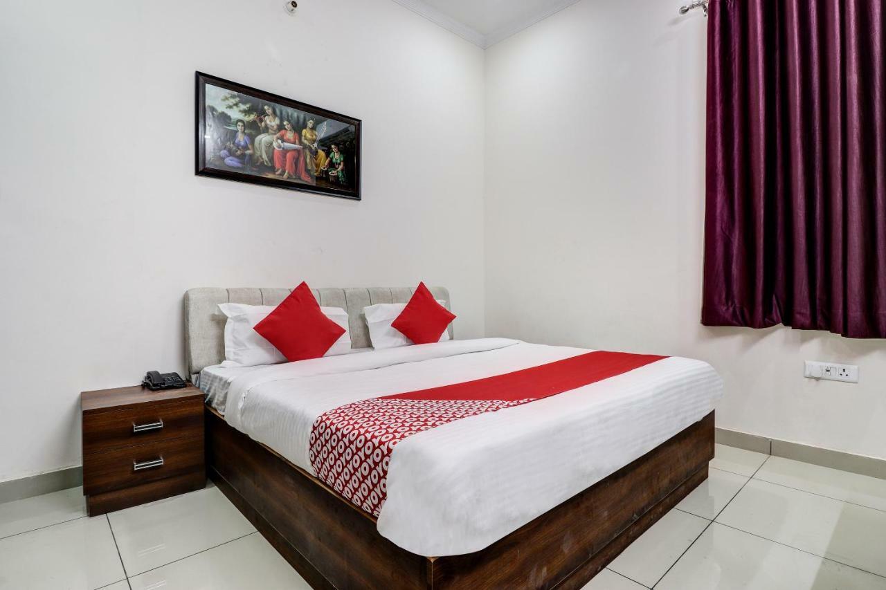 Oyo 38208 Hotel Prakash Kunj Lucknow Bagian luar foto